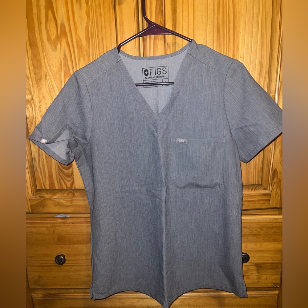 Women’s FIGS scrub set